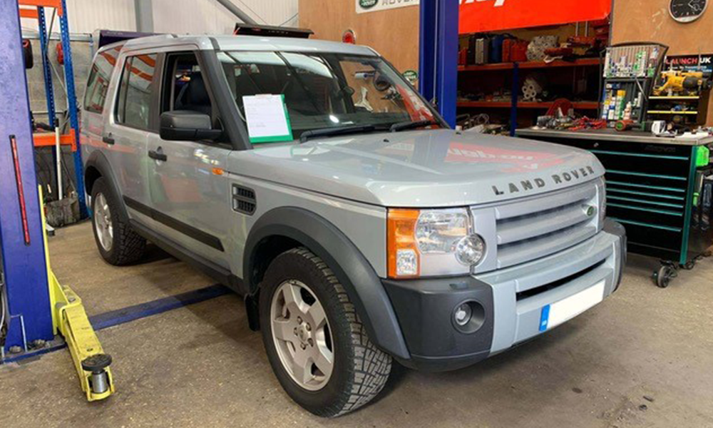 Land Rover Discovery undergoing repair and maintenance at AJ 4X4 