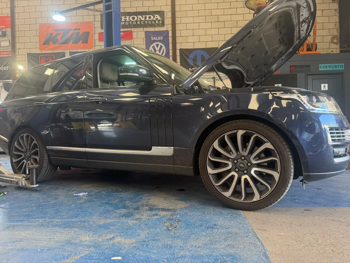 Range Rover undergoing specialist workshop diagnosis at AJ 4X4