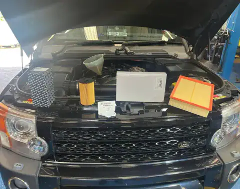 Land Rover and Range Rover full engine bay service