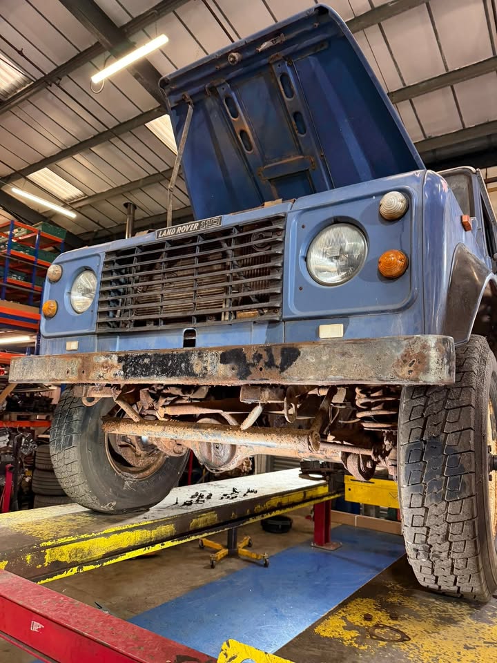 So very long story on this one followers Rescued this 110 Defender from... photo 6