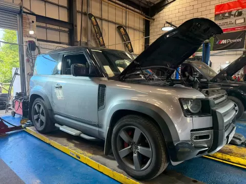 New shape Defender 90 Defender X In-line 6 twin turbo petrol Absolutely...