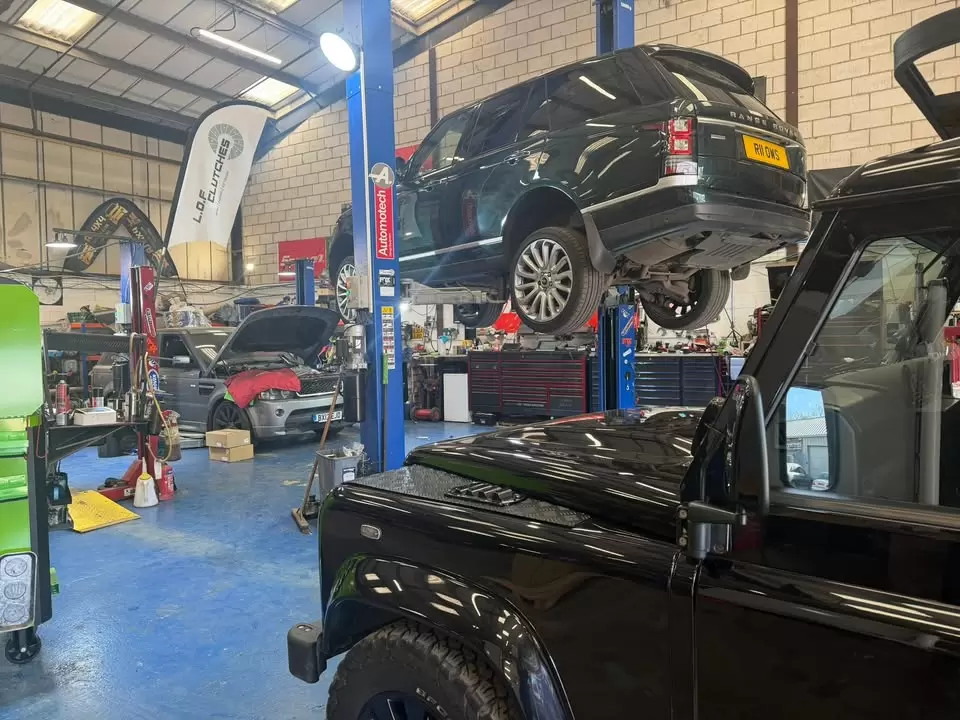 Range Rover L450 Workshop Record workshop photo 10