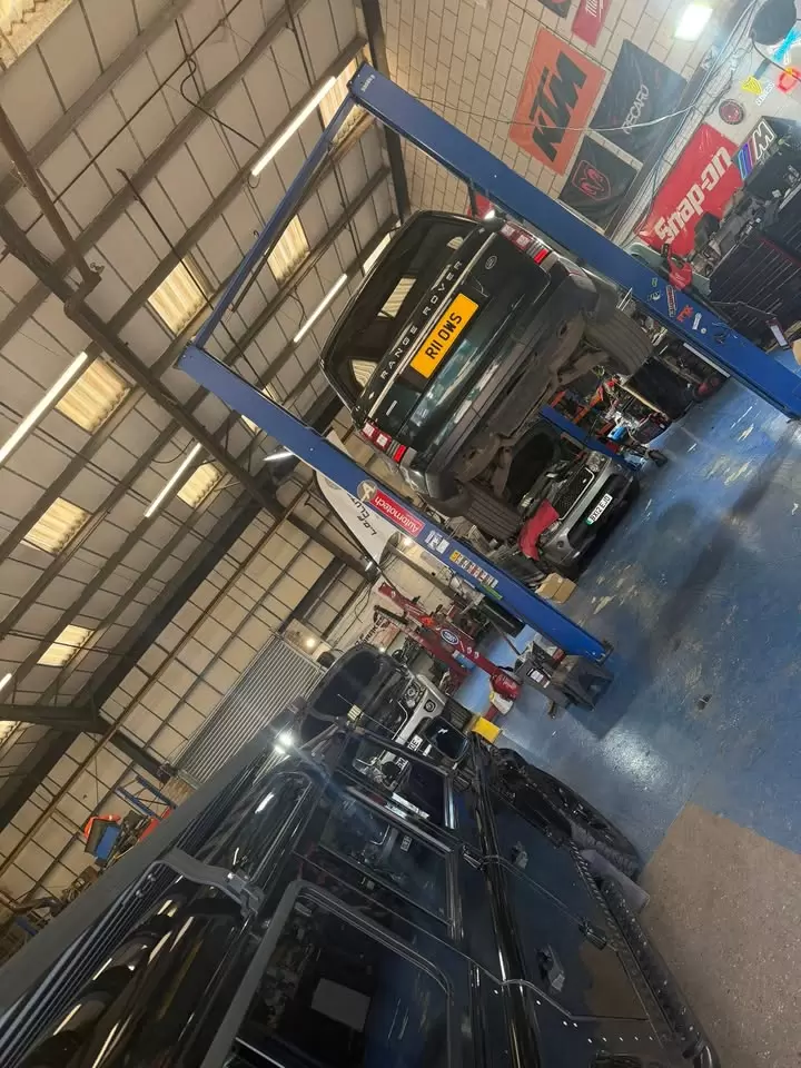 Range Rover L450 Workshop Record workshop photo 11