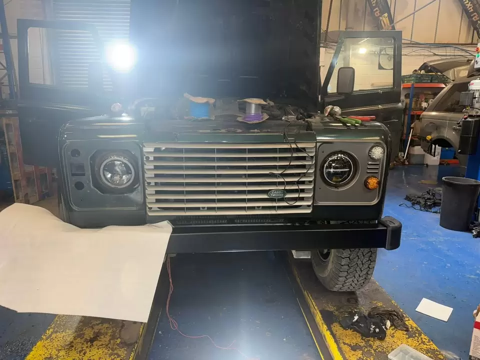 Defender 2.4 Puma Workshop Record workshop photo 9